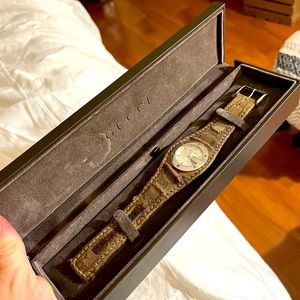 Gucci woman watch